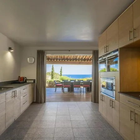 Relax And Reconnect In Porto-Vecchio. Villa With Pool For 10 Вилла